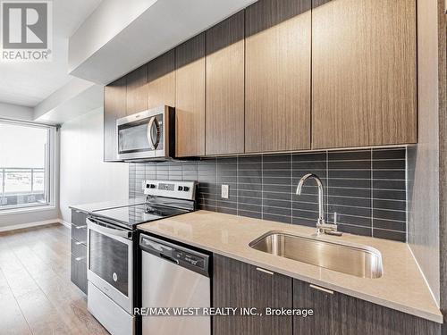 305 - 3237 Bayview Avenue, Toronto, ON - Indoor Photo Showing Kitchen