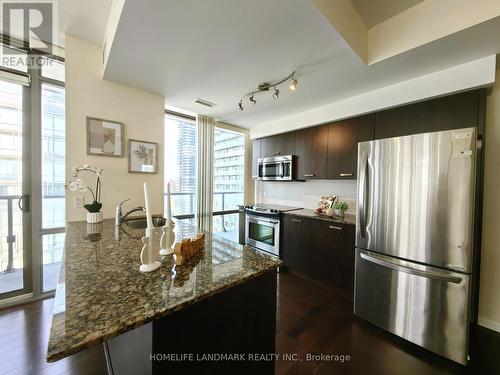 3105 - 832 Bay Street, Toronto, ON - Indoor Photo Showing Kitchen With Upgraded Kitchen