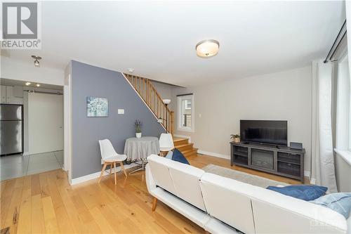 292 Richelieu Avenue, Ottawa, ON - Indoor Photo Showing Living Room
