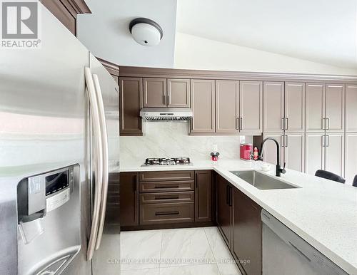 64 Nantucket Drive, Richmond Hill, ON - Indoor Photo Showing Kitchen