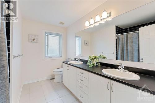 418 Fairlakes Way, Ottawa, ON - Indoor Photo Showing Bathroom
