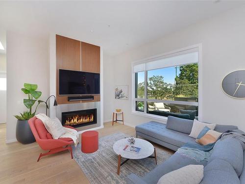 Ph3-2285 Bowker Ave, Oak Bay, BC - Indoor Photo Showing Living Room With Fireplace