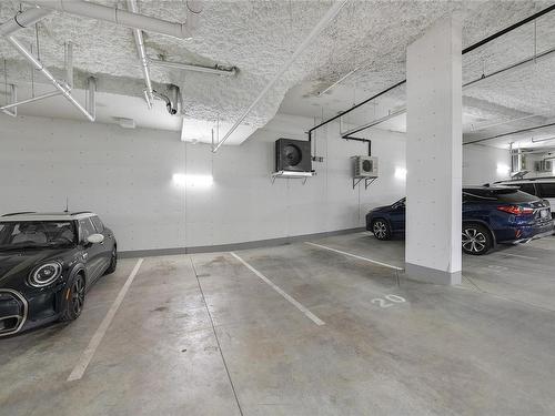 Ph3-2285 Bowker Ave, Oak Bay, BC - Indoor Photo Showing Garage