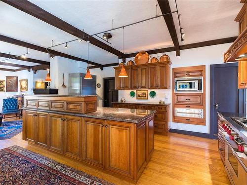 North Saanich, BC - Indoor Photo Showing Kitchen