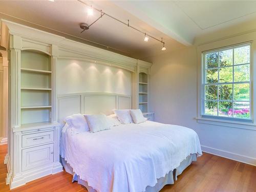North Saanich, BC - Indoor Photo Showing Bedroom