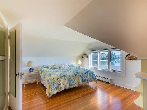 North Saanich, BC - Indoor Photo Showing Bedroom