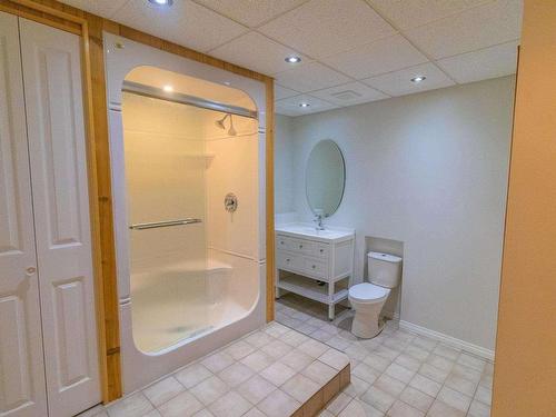 1319 Beach Road, Kenora, ON - Indoor Photo Showing Bathroom