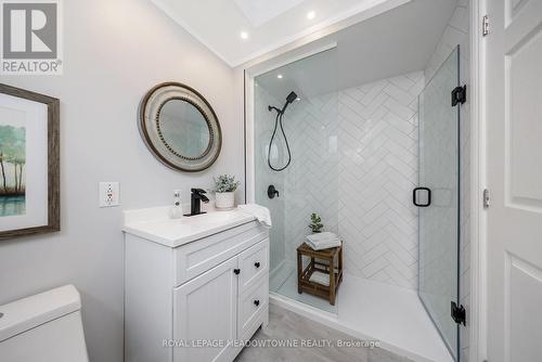 111 Rexway Drive, Halton Hills, ON - Indoor Photo Showing Bathroom