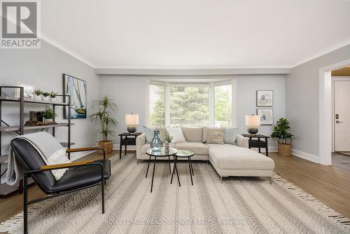 111 Rexway Drive, Halton Hills, ON - Indoor Photo Showing Living Room