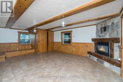 5390 8Th Line, Erin, ON - Indoor With Fireplace