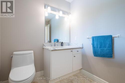 365 River Oak Place E, Waterloo, ON - Indoor Photo Showing Bathroom