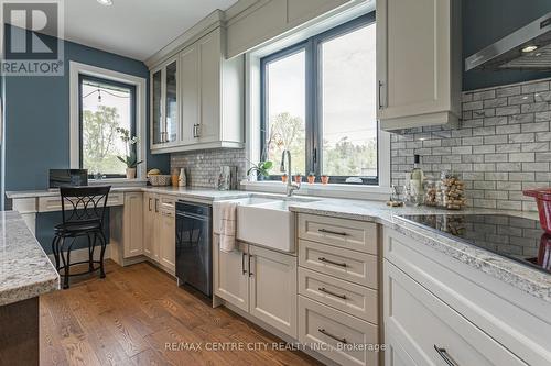 5058 Marion Street, Thames Centre (Dorchester), ON - Indoor Photo Showing Kitchen With Upgraded Kitchen