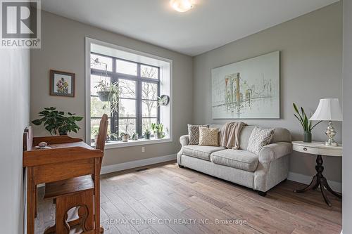 5058 Marion Street, Thames Centre (Dorchester), ON - Indoor Photo Showing Living Room