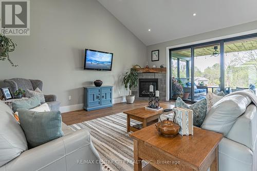 5058 Marion Street, Thames Centre (Dorchester), ON - Indoor Photo Showing Living Room With Fireplace