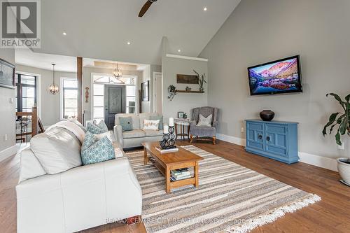 5058 Marion Street, Thames Centre (Dorchester), ON - Indoor Photo Showing Living Room