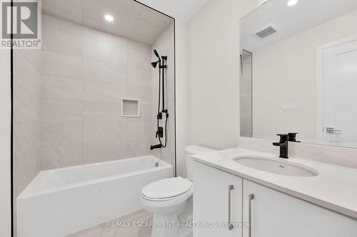 35 Kingfisher Drive, Hamilton, ON - Indoor Photo Showing Bathroom