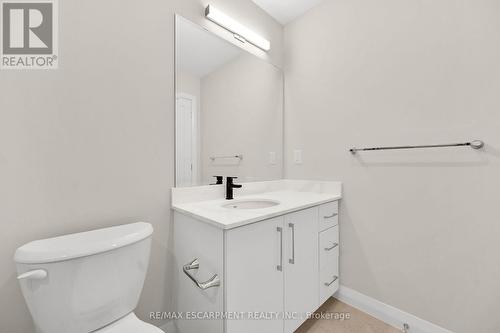 35 Kingfisher Drive, Hamilton, ON - Indoor Photo Showing Bathroom