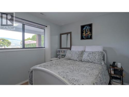 1613 Sparton Drive, Penticton, BC - Indoor Photo Showing Bedroom