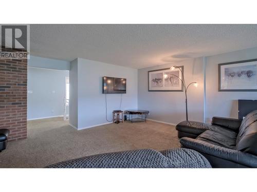 1613 Sparton Drive, Penticton, BC - Indoor Photo Showing Living Room