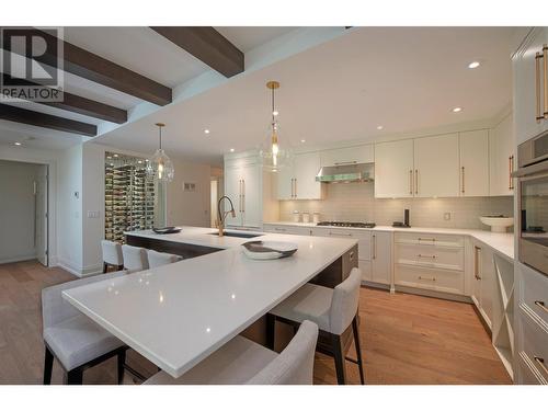 450 Groves Avenue Unit# 404, Kelowna, BC - Indoor Photo Showing Kitchen With Upgraded Kitchen