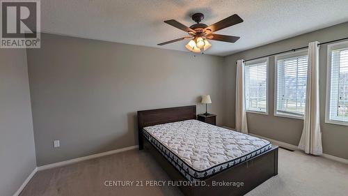 1462 Heartland Boulevard, Oshawa, ON - Indoor Photo Showing Bedroom