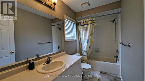 1462 Heartland Boulevard, Oshawa, ON - Indoor Photo Showing Bathroom