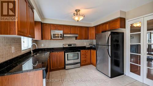 1462 Heartland Boulevard, Oshawa, ON - Indoor Photo Showing Kitchen With Double Sink