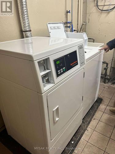 321 Elgin Street W, Oshawa, ON - Indoor Photo Showing Laundry Room