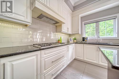378 Poetry Drive, Vaughan, ON - Indoor Photo Showing Kitchen With Upgraded Kitchen