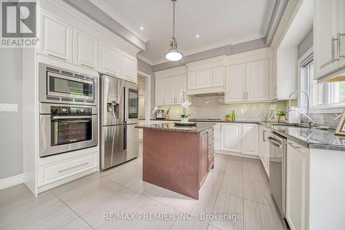 378 Poetry Drive, Vaughan, ON - Indoor Photo Showing Kitchen With Stainless Steel Kitchen With Upgraded Kitchen