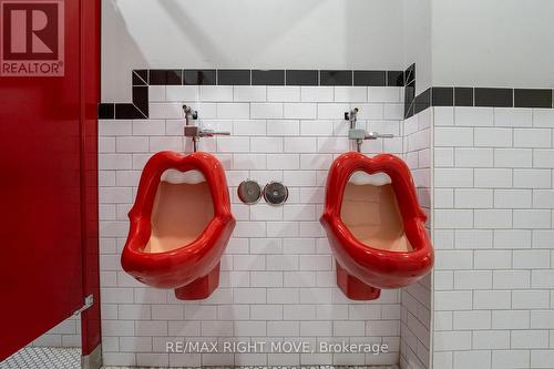 16 West Street S, Orillia, ON - Indoor Photo Showing Bathroom