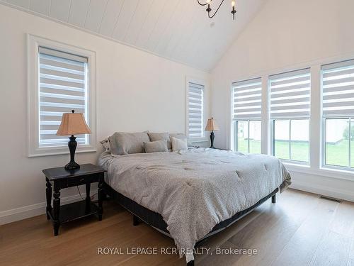 37 Wellington St E, Clearview, ON - Indoor Photo Showing Bedroom