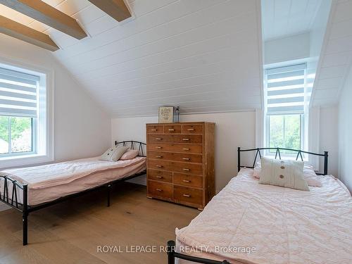 37 Wellington St E, Clearview, ON - Indoor Photo Showing Bedroom