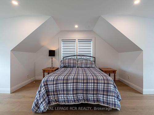 37 Wellington St E, Clearview, ON - Indoor Photo Showing Bedroom