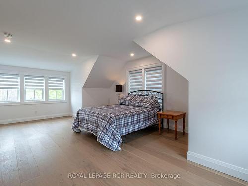 37 Wellington St E, Clearview, ON - Indoor Photo Showing Bedroom