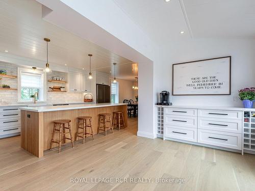 37 Wellington St E, Clearview, ON - Indoor Photo Showing Kitchen With Upgraded Kitchen