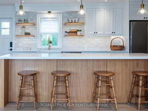 37 Wellington St E, Clearview, ON - Indoor Photo Showing Kitchen With Upgraded Kitchen