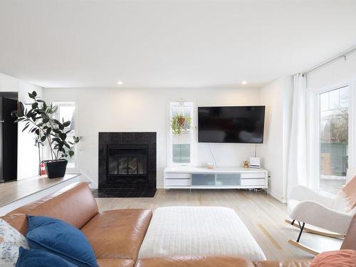 Living room - 168 Ch. Du Fleuve, Coteau-Du-Lac, QC - Indoor Photo Showing Living Room With Fireplace