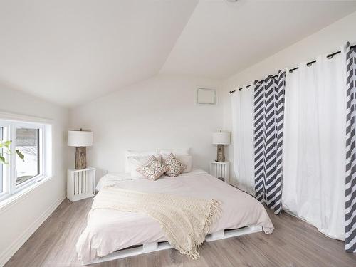 Master bedroom - 168 Ch. Du Fleuve, Coteau-Du-Lac, QC - Indoor Photo Showing Bedroom