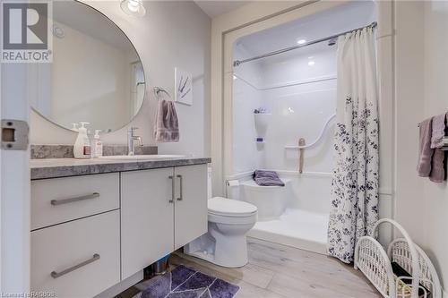 143 17Th Avenue A, Hanover, ON - Indoor Photo Showing Bathroom