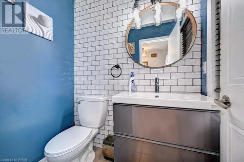 8 Manhattan Circle, Cambridge, ON - Indoor Photo Showing Bathroom
