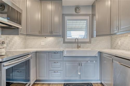 39 Normanhurst Avenue, Hamilton, ON - Indoor Photo Showing Kitchen With Upgraded Kitchen