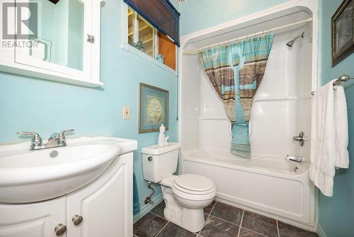 1376 Westmeath Road, Westmeath, ON - Indoor Photo Showing Bathroom