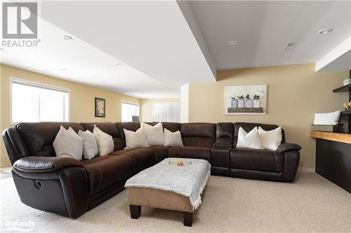 7 Dawsonwood Drive, Bracebridge, ON - Indoor Photo Showing Living Room