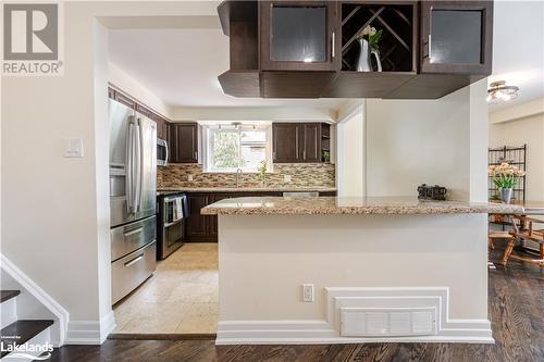 39 Edwin Drive, Brampton, ON - Indoor Photo Showing Kitchen With Upgraded Kitchen