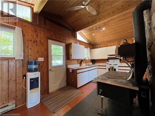 270 Barney'S Boulevard, Northern Bruce Peninsula, ON - Indoor Photo Showing Kitchen