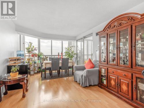 1827 - 3 Greystone Walk Drive, Toronto, ON - Indoor Photo Showing Living Room