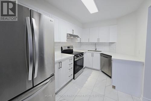 58 - 151 Townsgate Drive, Vaughan, ON - Indoor Photo Showing Kitchen With Upgraded Kitchen