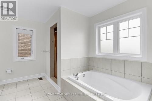 52 Michaelis Street, New Tecumseth, ON - Indoor Photo Showing Bathroom
