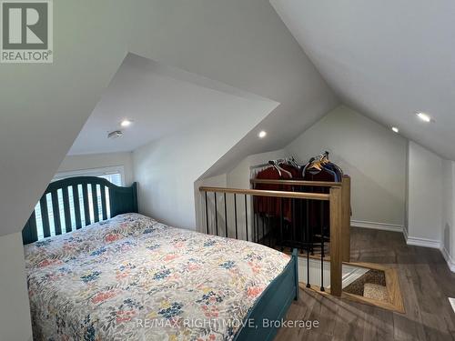 239 Front Street S, Orillia, ON - Indoor Photo Showing Bedroom